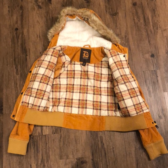 Dollhouse cropped jacket - Picture 2 of 4